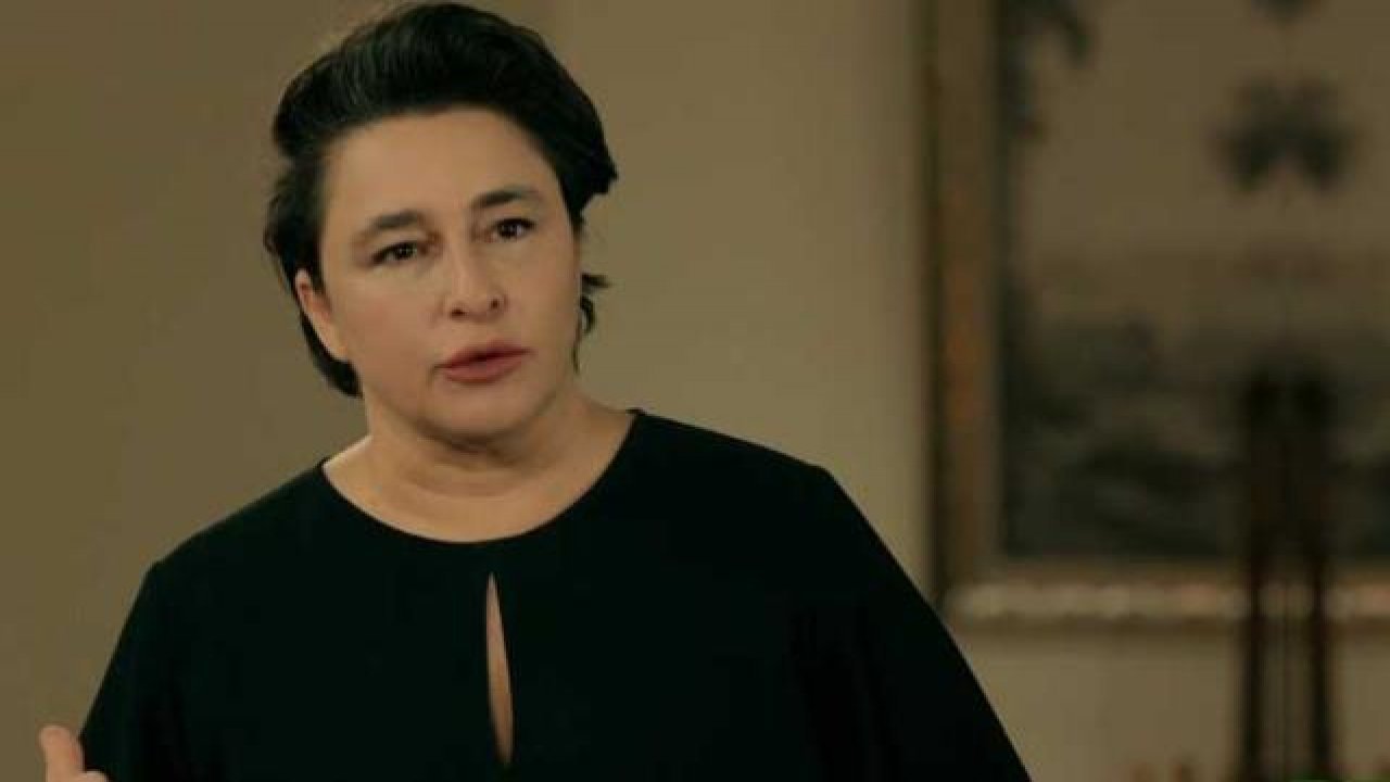 Ünlü oyuncu Esra Dermancıoğlu Türkiye'yi terk etti! 17 494762