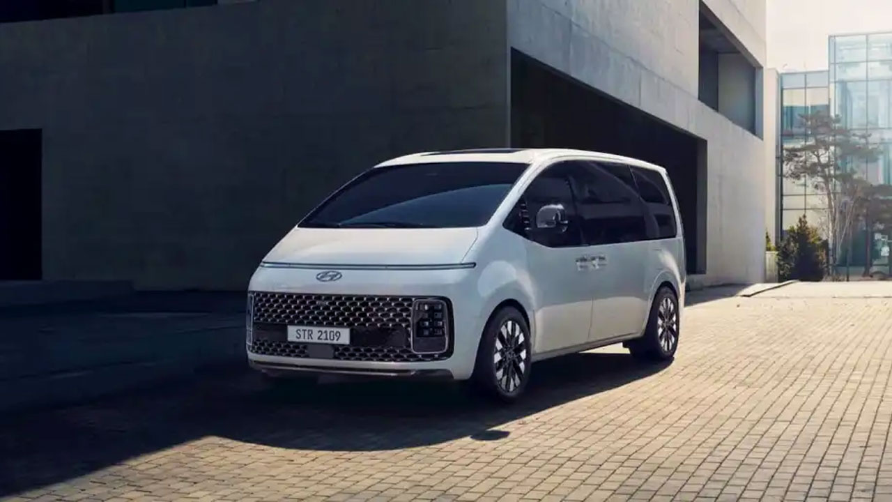 hyundai ilk elektrikli minivan araci staria 1