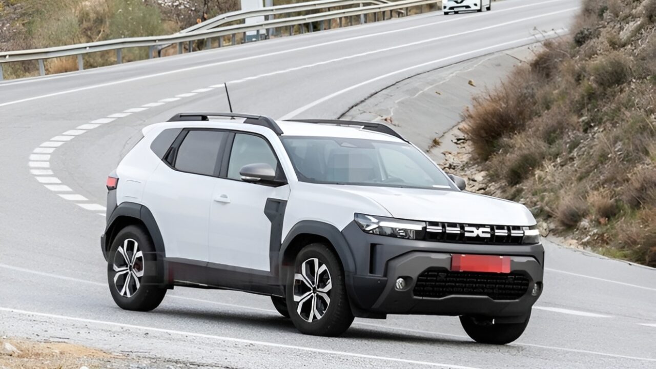 Dacia Duster 4X4 hibrit versiyonuyla ilk kez yollara çıktı! 12 dacia duster 4x4 hibrit versiyonuyla ilk kez test e1740080983194