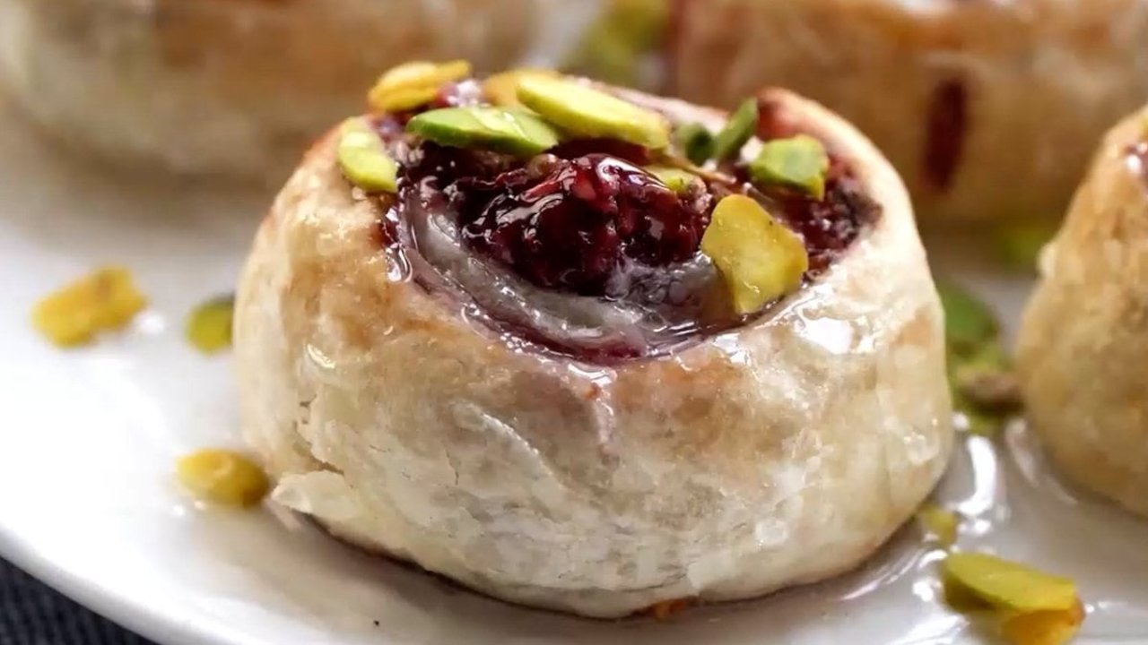 Bildiğiniz baklavaları unutun! Bu kez fıstık yerine frambuaz var! 7 504009