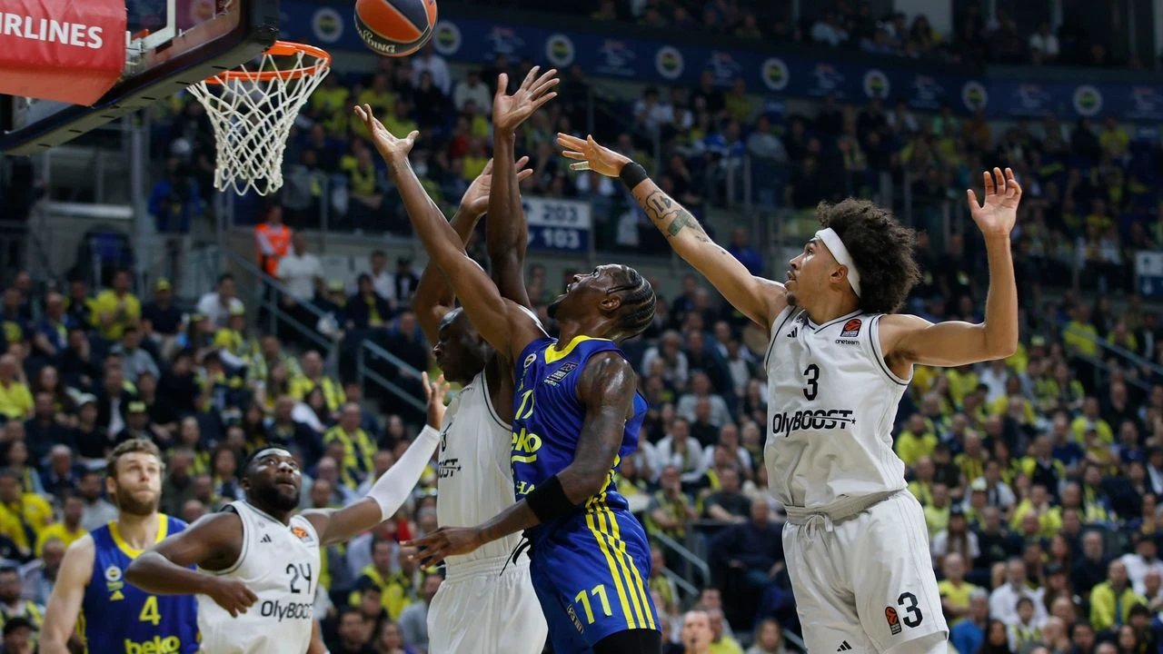 Fenerbahçe Beko, Paris'i son topta yıktı: Play-off garantilendi 12 507372