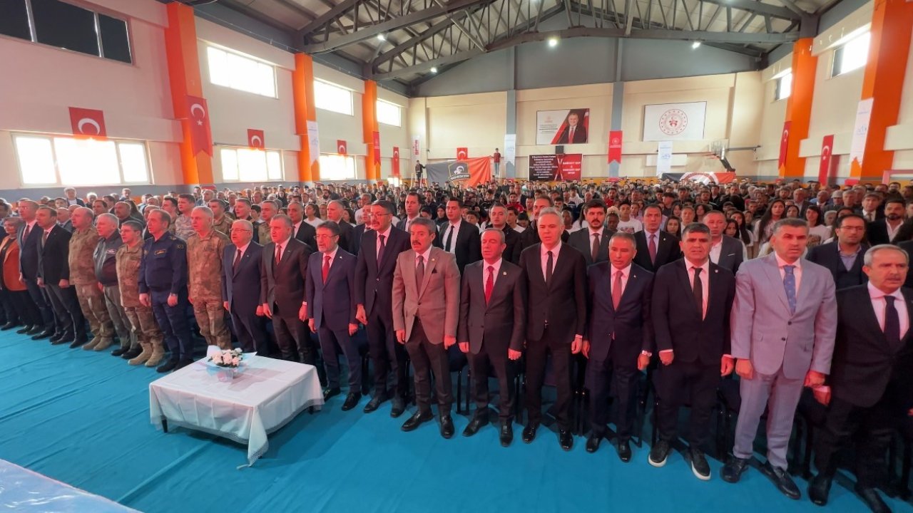 Bakanlar, Yüksekovaspor’un kutlama törenine katıldı! 10 507427