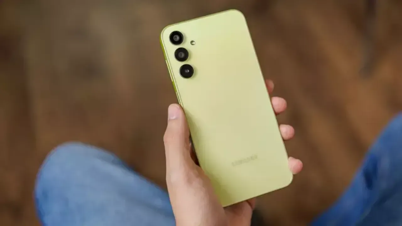 Galaxy Z Flip 6 için Mart 2025 güncellemesi yayında 11 Samsungun yeni Galaxy A modelleri yolda Tum ozellikleri sizdi 1.webp