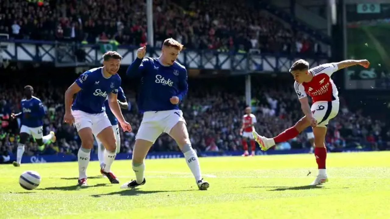 Hakem uzatma süresini atladı, Arsenal Everton'la berabere kaldı! 3 509307