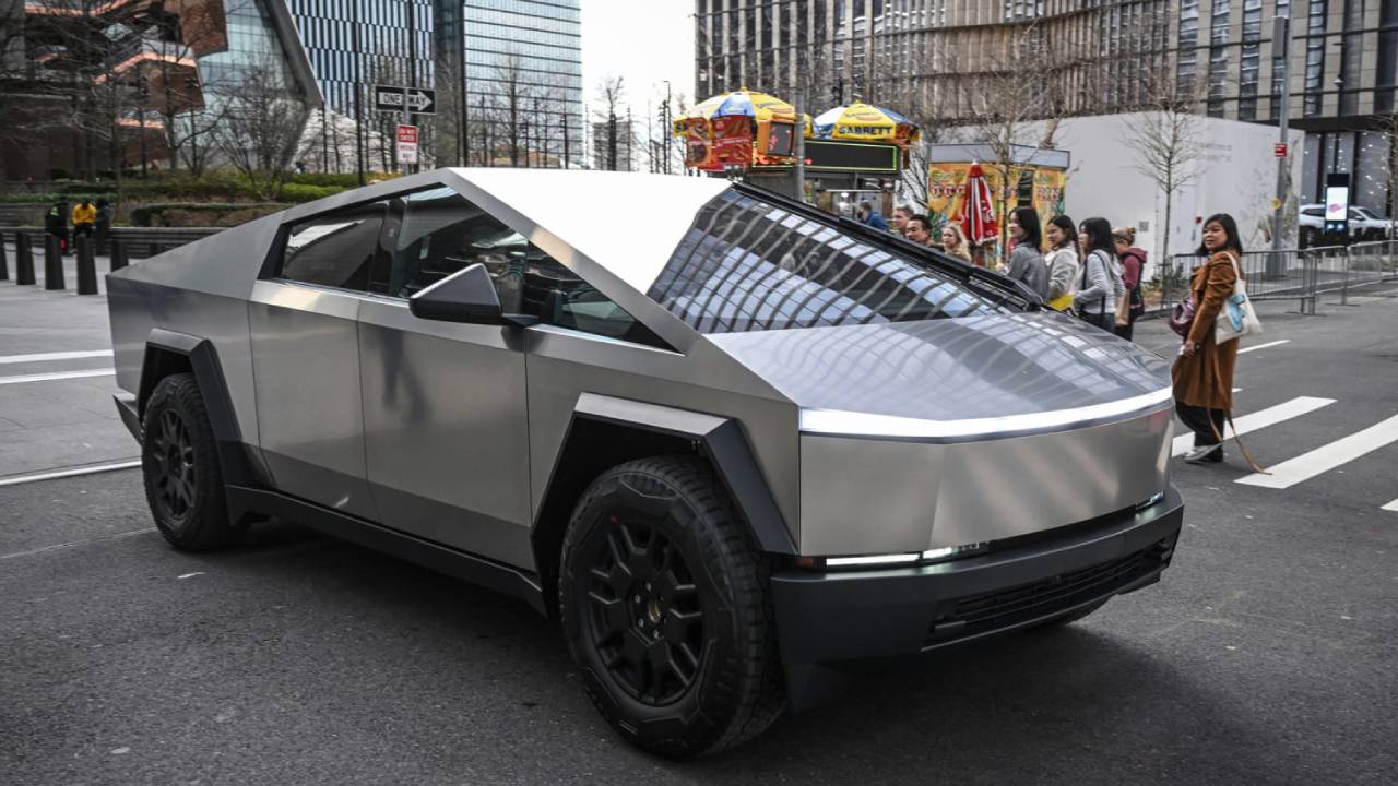 tesla uygun fiyatli cybertruck iptal 1