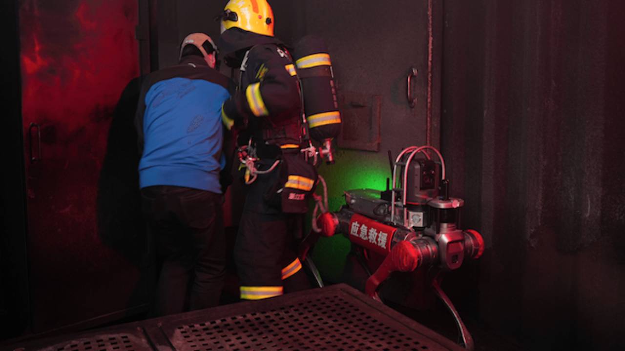 Robot itfaiyeciler hayat kurtarıyor! - ShiftDelete.Net 28 Robot itfayeciler