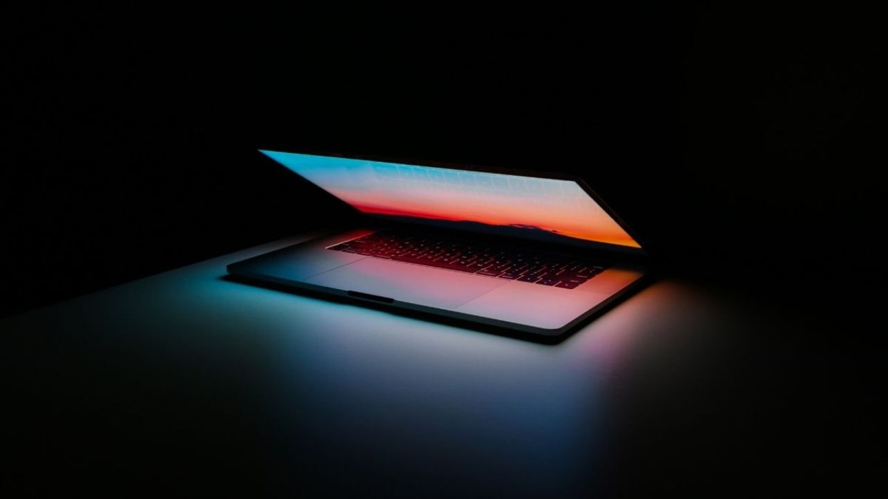 oled ekranli macbook pro cikis tarihi degisti 2