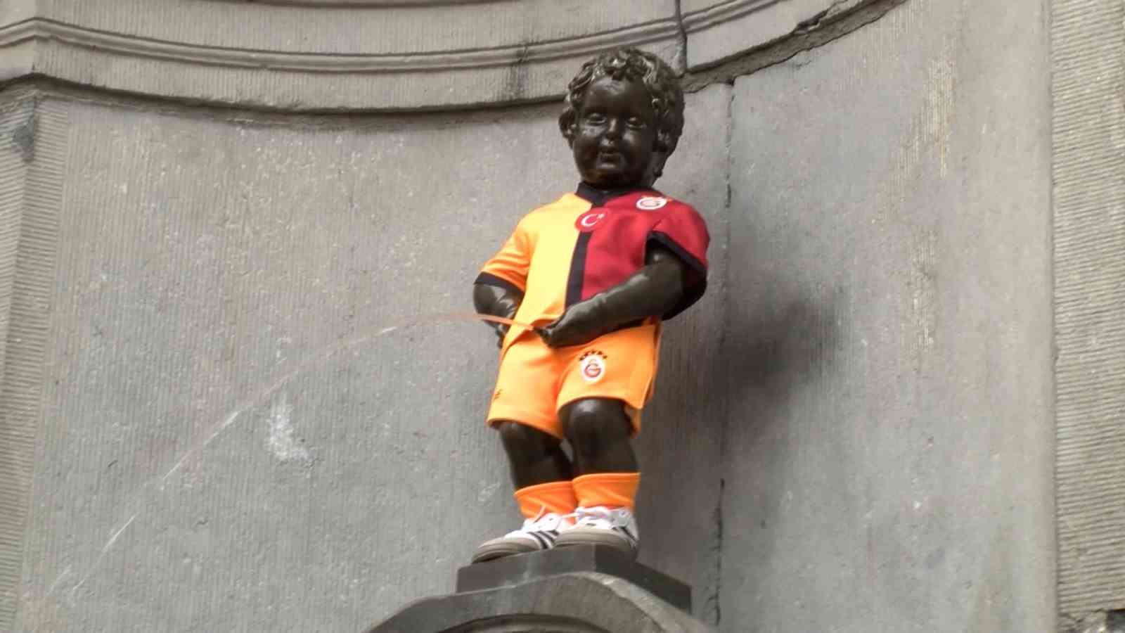 Manneken Pis'e 5 Yıldızlı Forma Giydirildi! 1 525262