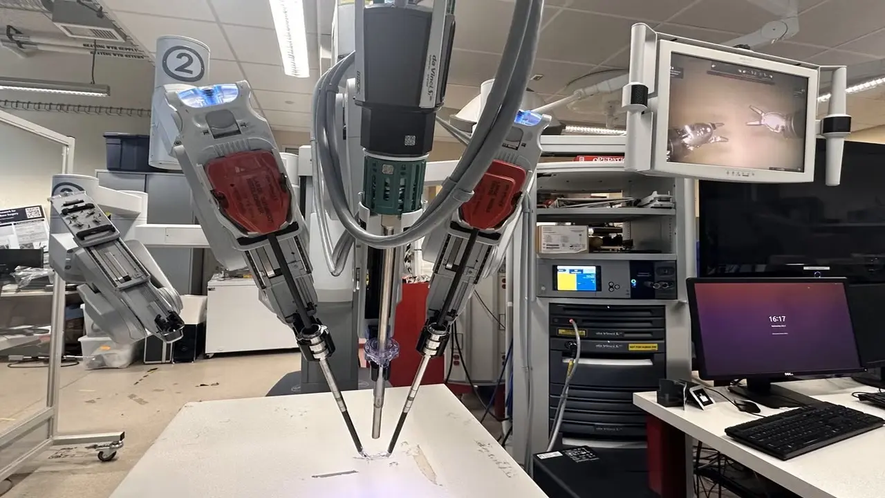 Otonom robot cerrah 1.webp