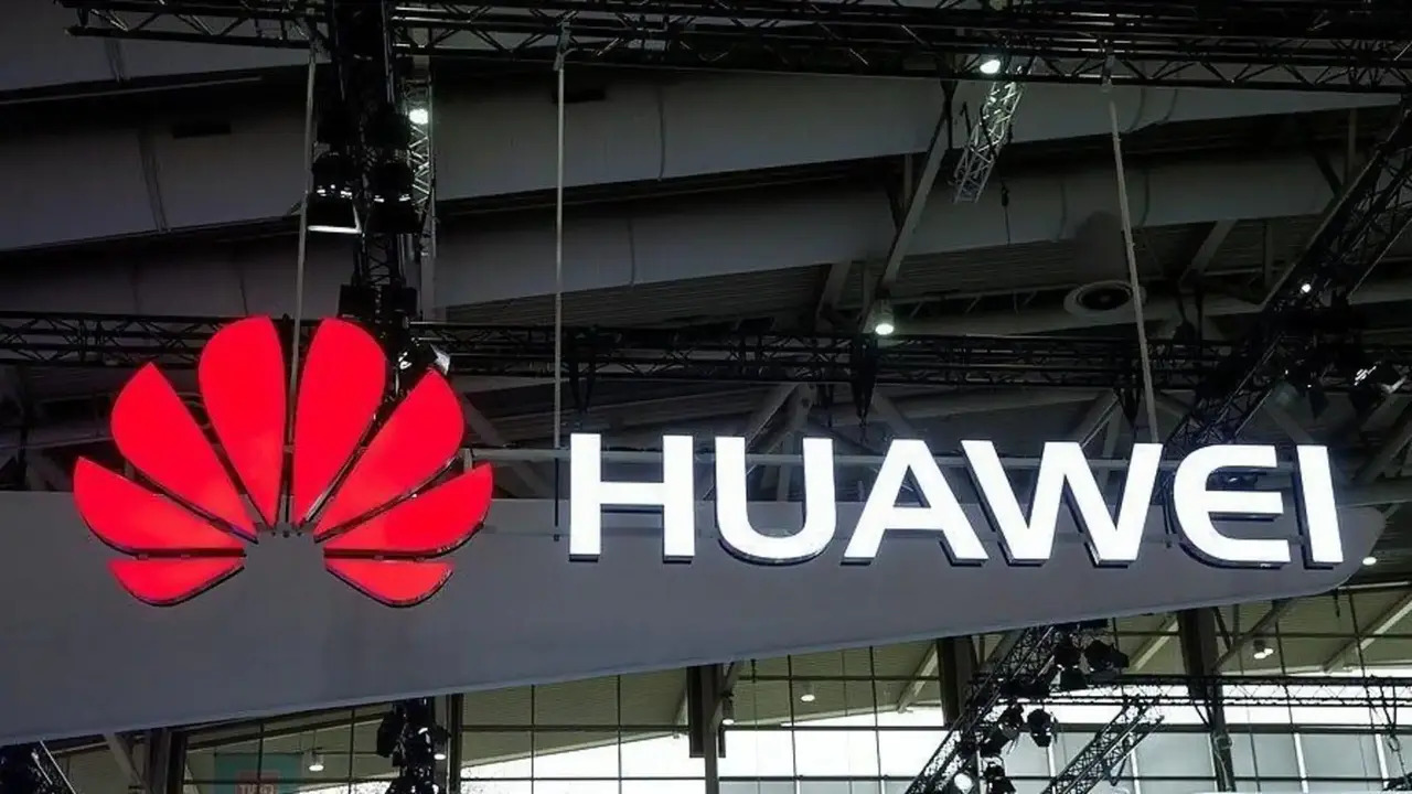 Huawei HM740 kurumsal HarmonyOS ile sahneye cikti