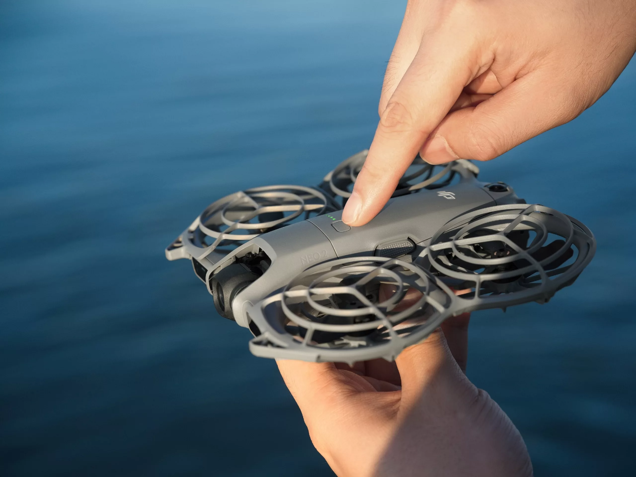 DJI Yeni Ürünleri ile Karşımızda! Drone’dan Robot Süpürgeye! 1 DJI Neo 2 scaled.webp