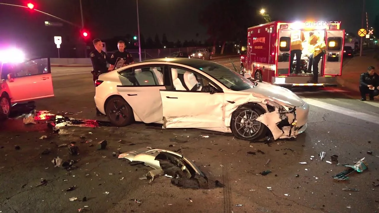 İstanbul'da Otopilottaki Tesla Kaza Yaptı: Cevap Şaşırttı! 6 istanbulda otopilottaki tesla kaza yapti cevap sasirtti.webp