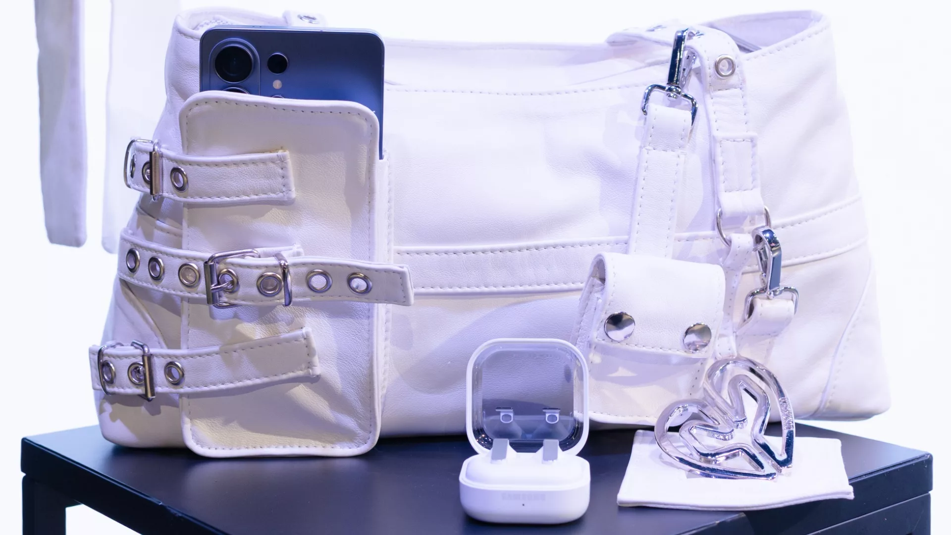 kilifi unutun iste s26 ultraya ozel canta.webp