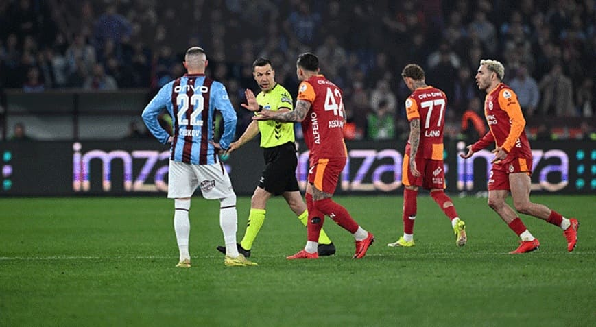 Derbi sonrası ortalık karıştı! Abdülkerim Bardakcı kırmızı kart gördü 3 556959