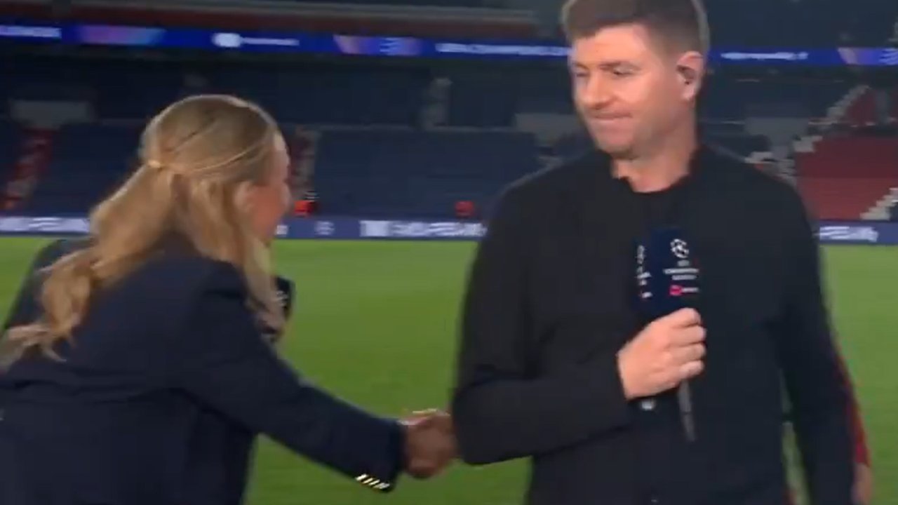 Kadın muhabirle tokalaştı, sosyal medya çalkalandı! 5 557156