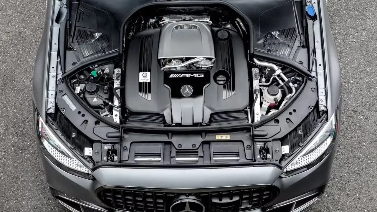 Mercedes V8.webp