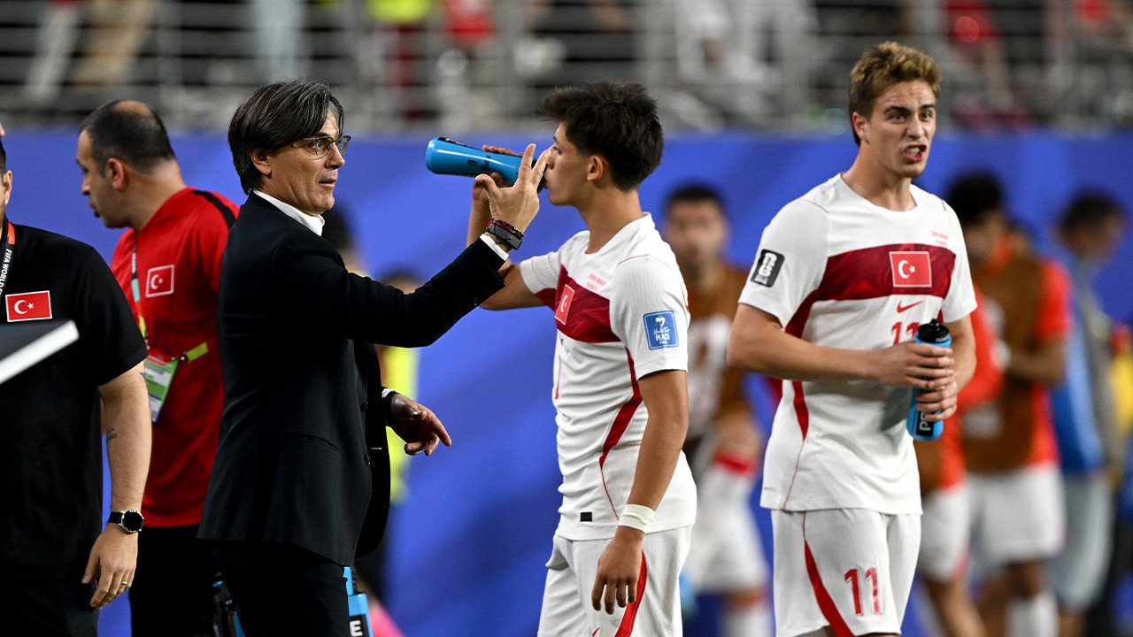 Montella, Paraguay maçında gördüğü sarı kartla Dünya Kupası tarihine geçti! 7 560593