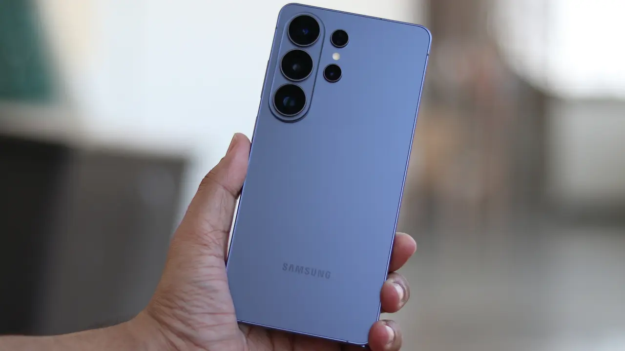 samsung galaxy cihazlar icin yeni google play sistem guncellemesi yayinlandi.webp